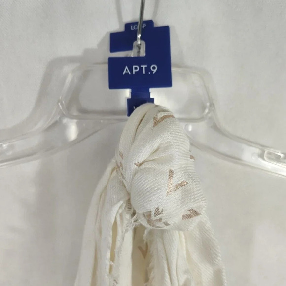 Apt 9 Cream Gold Infinity Loop Scarf Raw Hem NEW - Picture 3 of 8